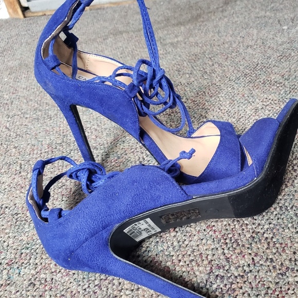 Heels - Picture 2 of 5